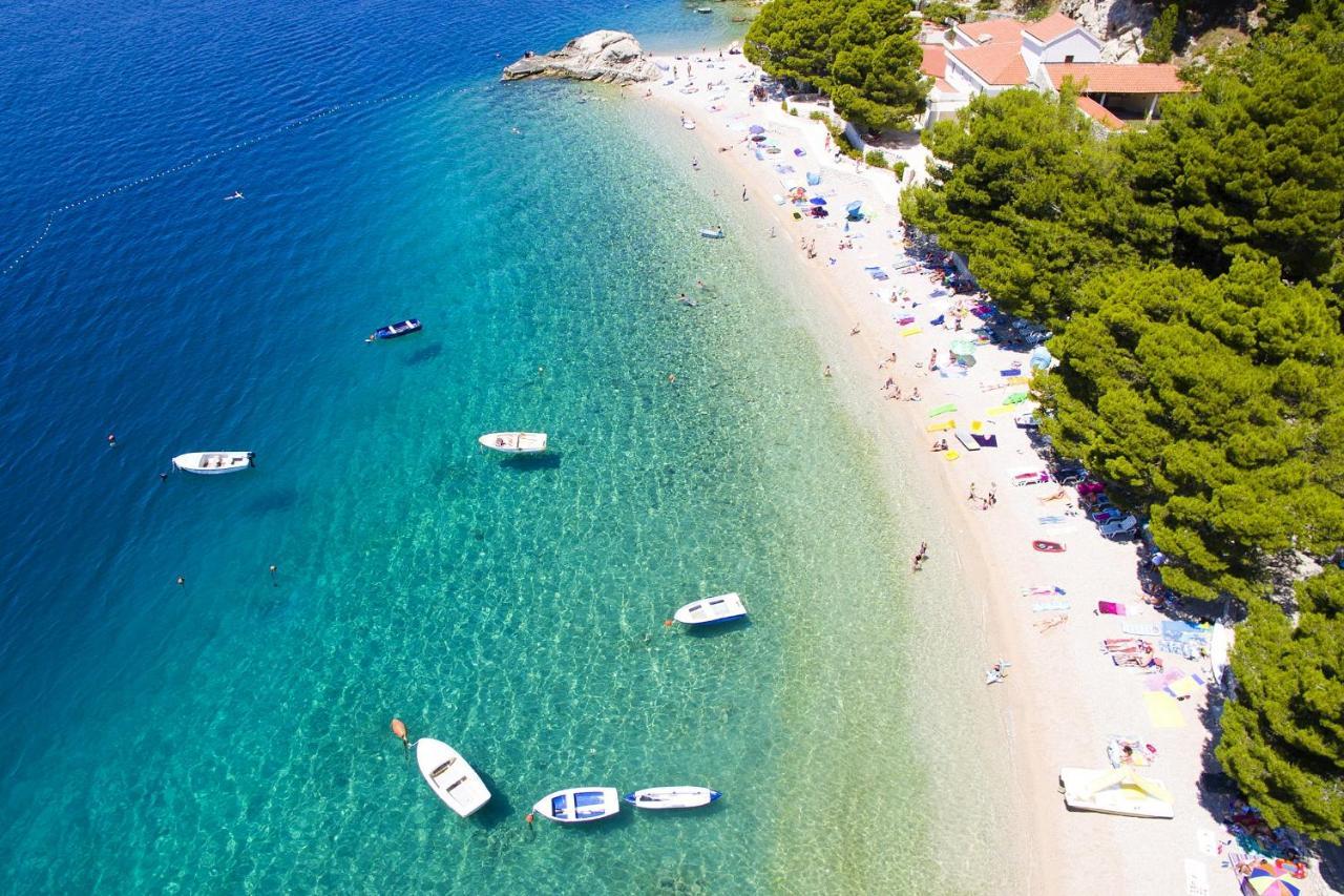 Apartments With A Parking Space Brela, Makarska - 11687 Exterior foto