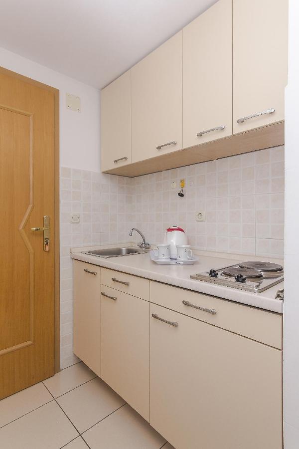 Apartments With A Parking Space Brela, Makarska - 11687 Exterior foto