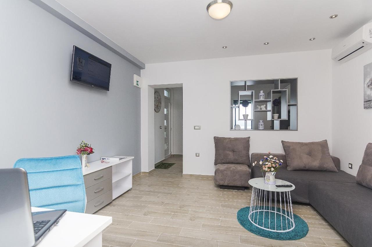 Apartments With A Parking Space Brela, Makarska - 11687 Exterior foto
