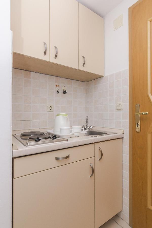 Apartments With A Parking Space Brela, Makarska - 11687 Exterior foto